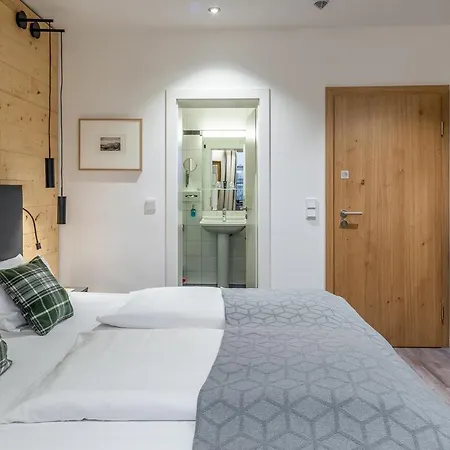 Neuer Am Hotel Prien am Chiemsee