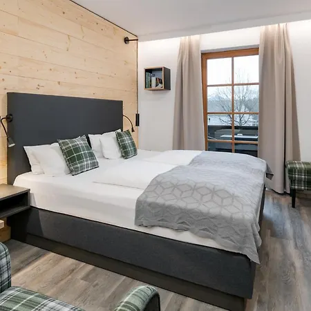 Neuer Am Szálloda 3*