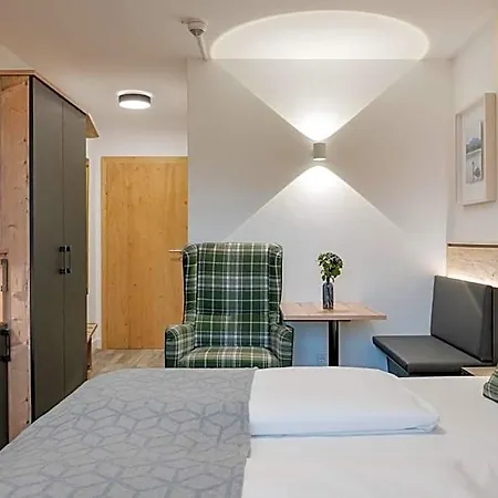 Neuer Am Hotel 3*