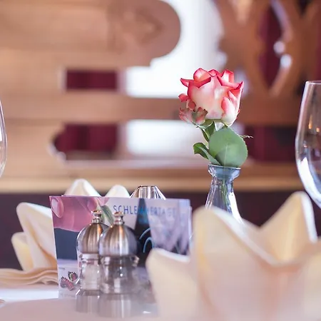 Szálloda Neuer Am 3*