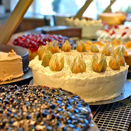 Szálloda Neuer Am 3*