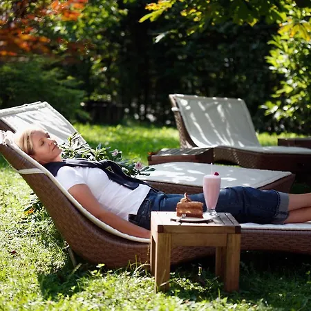 Szálloda Neuer Am 3*