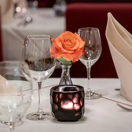 Neuer Am Szálloda 3*